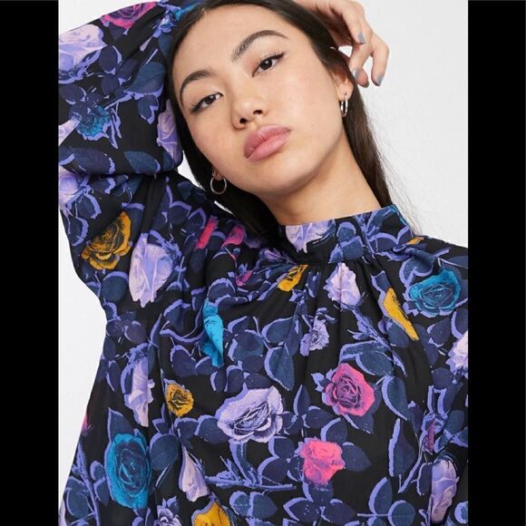 NWOT Monki rose print high neck blouse in multi - Picture 3 of 4
